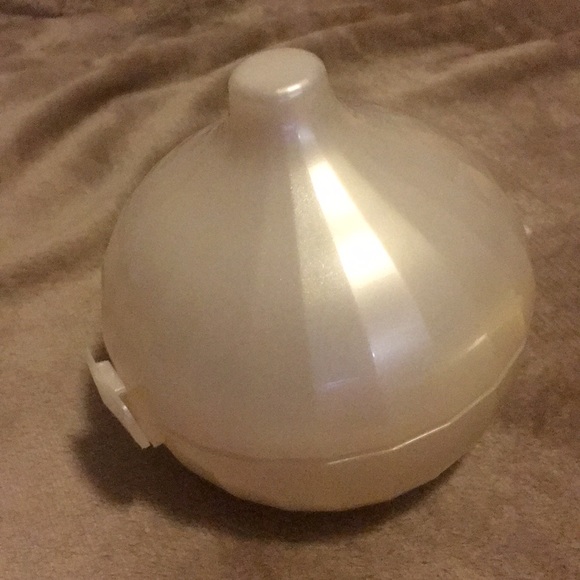 Tupperware Banana, Onion and Muffin holder - Picture 2 of 7